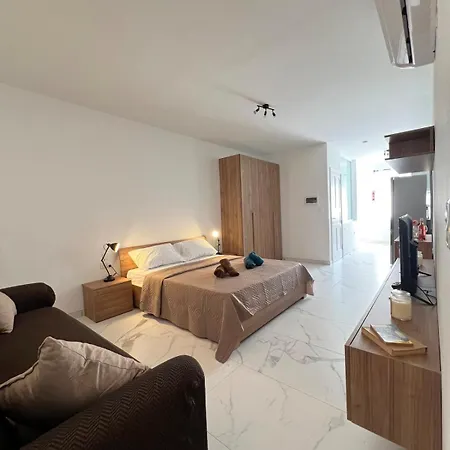 Seafront Escape Paceville Nearby 2 Apartament