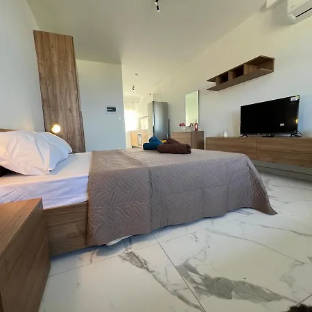Seafront Escape Paceville Nearby 2 Apartament